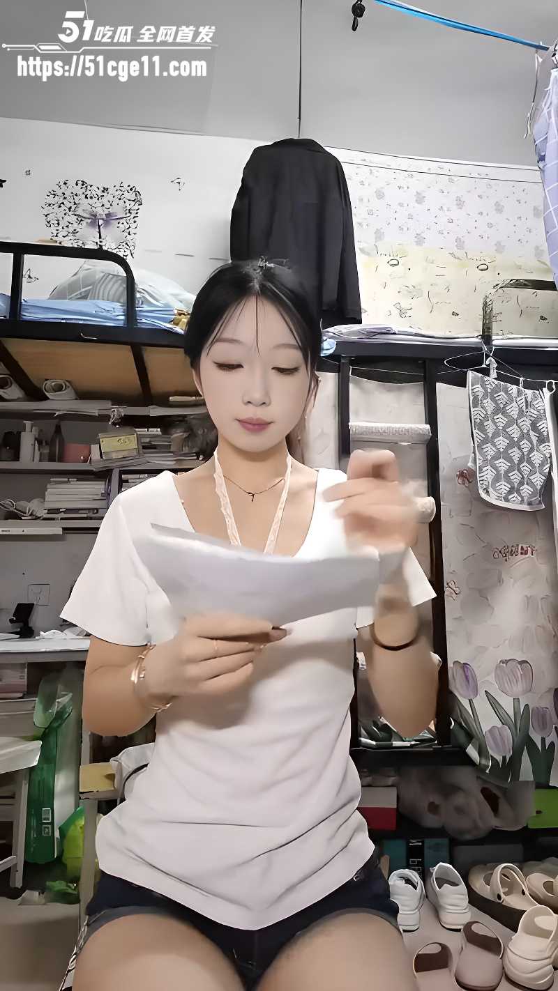 舞蹈系清纯学妹宿舍全裸起舞 1 舞蹈系清纯学妹宿舍全裸起舞 1