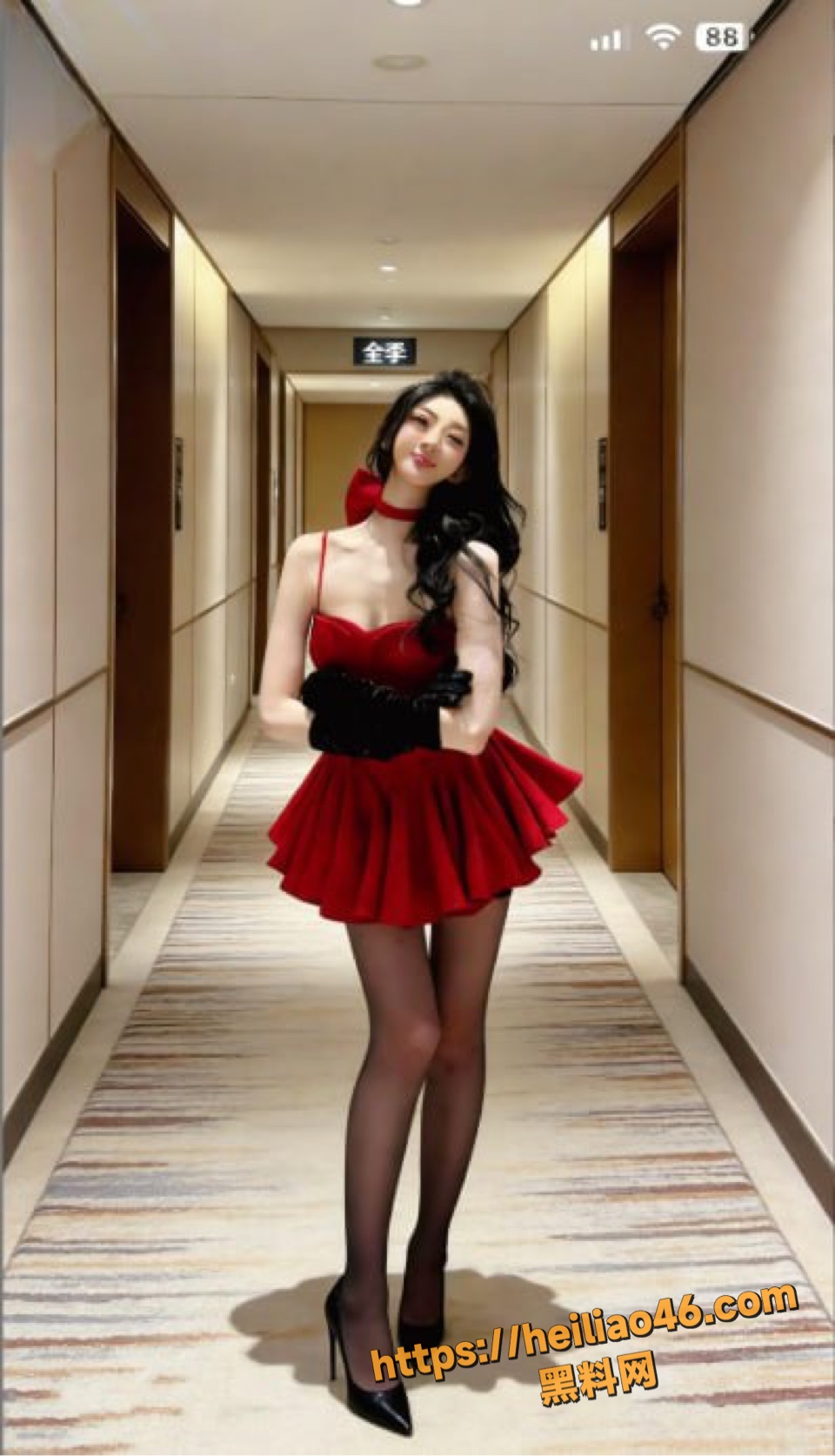 酒店走廊姐姐裸体罚站 趴人家门口放肆浪叫 人来人往刺激！