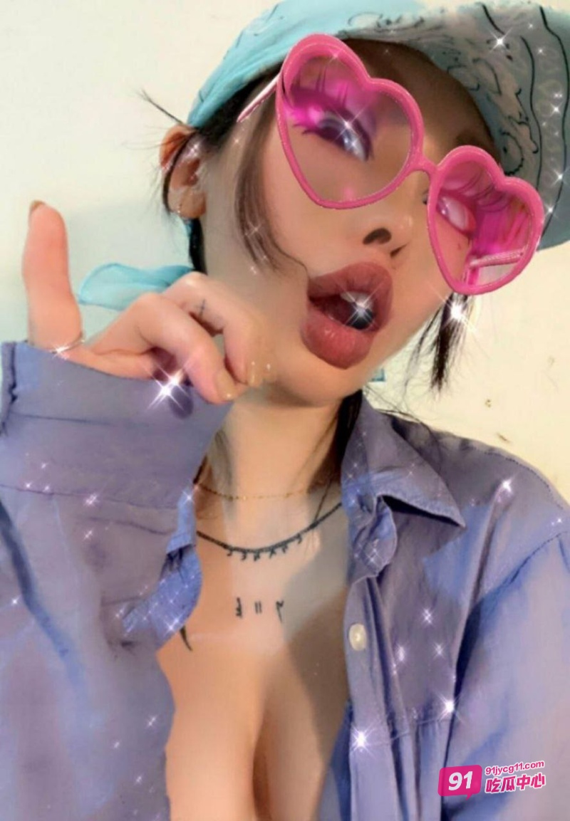台湾网黄路奈 奶子上打乳钉 淫荡的让人无限遐想！ 配图3