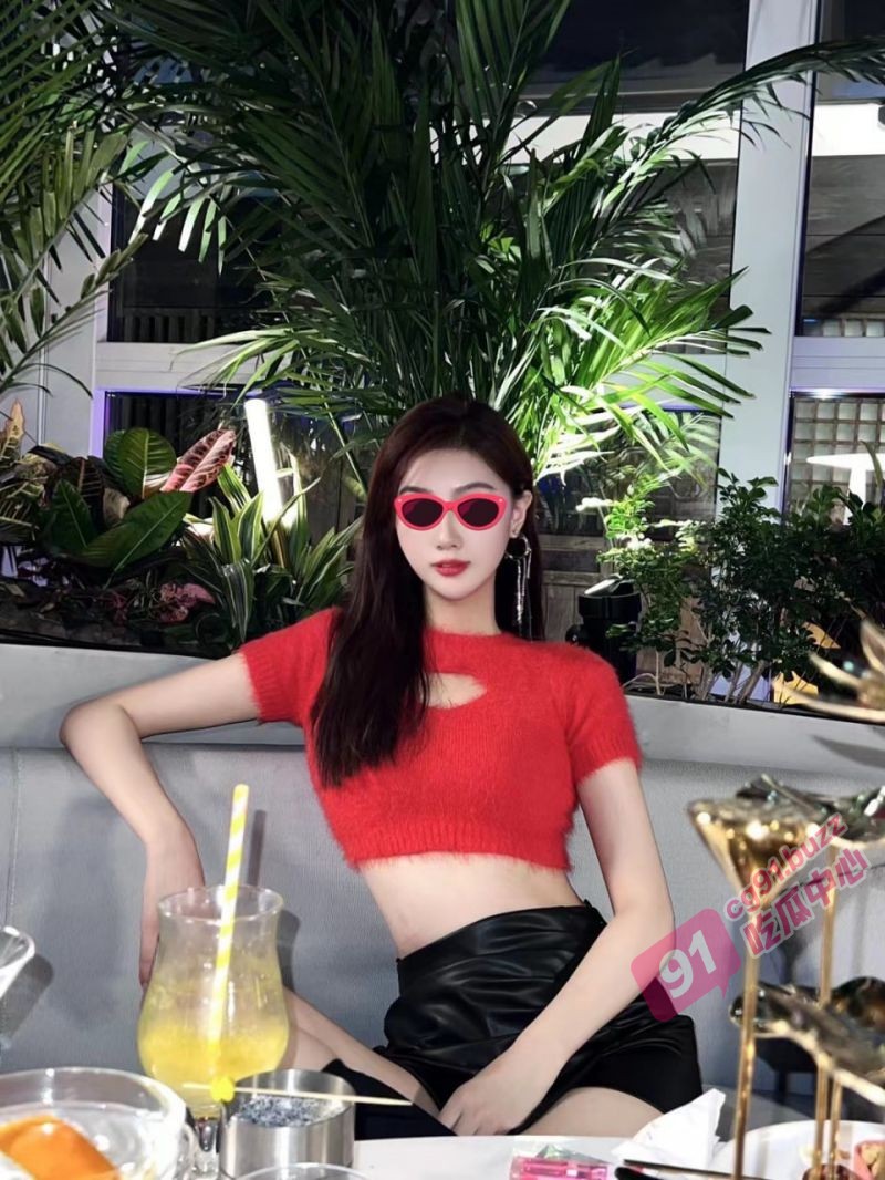 哈大校花大奶女神夏思妍～被操时大胸一上一下的晃动 晃瞎了我的眼！