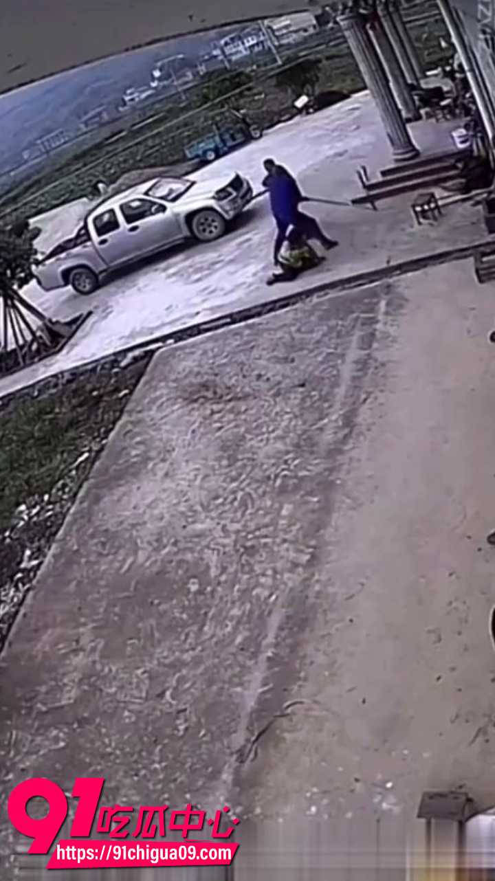 农村老汉棍棒武士决斗血腥狠砸5