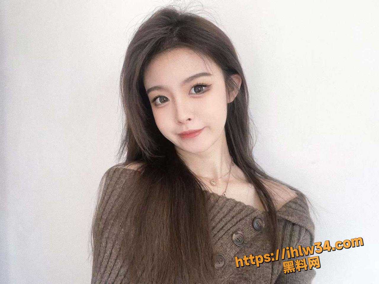 天津传媒学院大二舞蹈生 董诗姮 全校知名的校鸡一枚 超级拜金女和金主爸爸性爱视频！