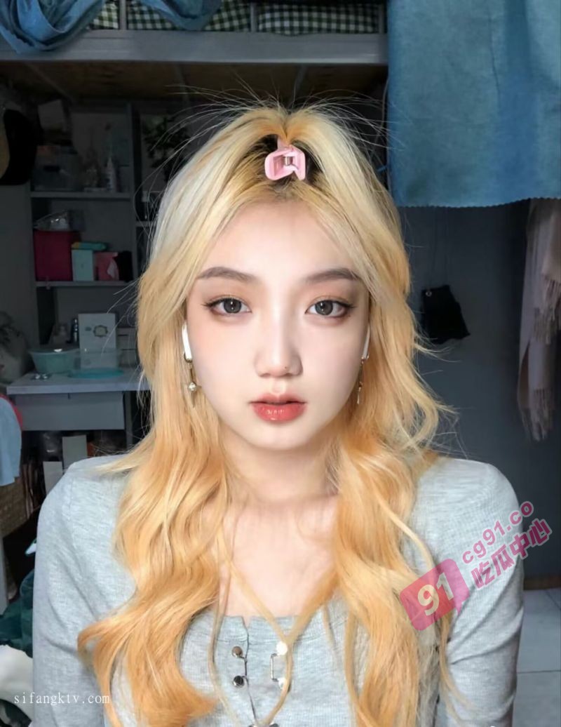 我和我的网红美妆女友～金发小骚货爱叫爸爸 操的时候极其闷骚~