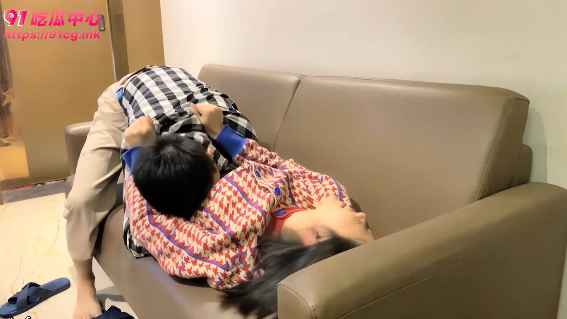 少妇也多情! 良家少妇回家被拦 疯狂体验红杏出墙的快感与刺激!