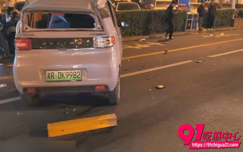 精神小伙深夜租奥迪狂飙 6
