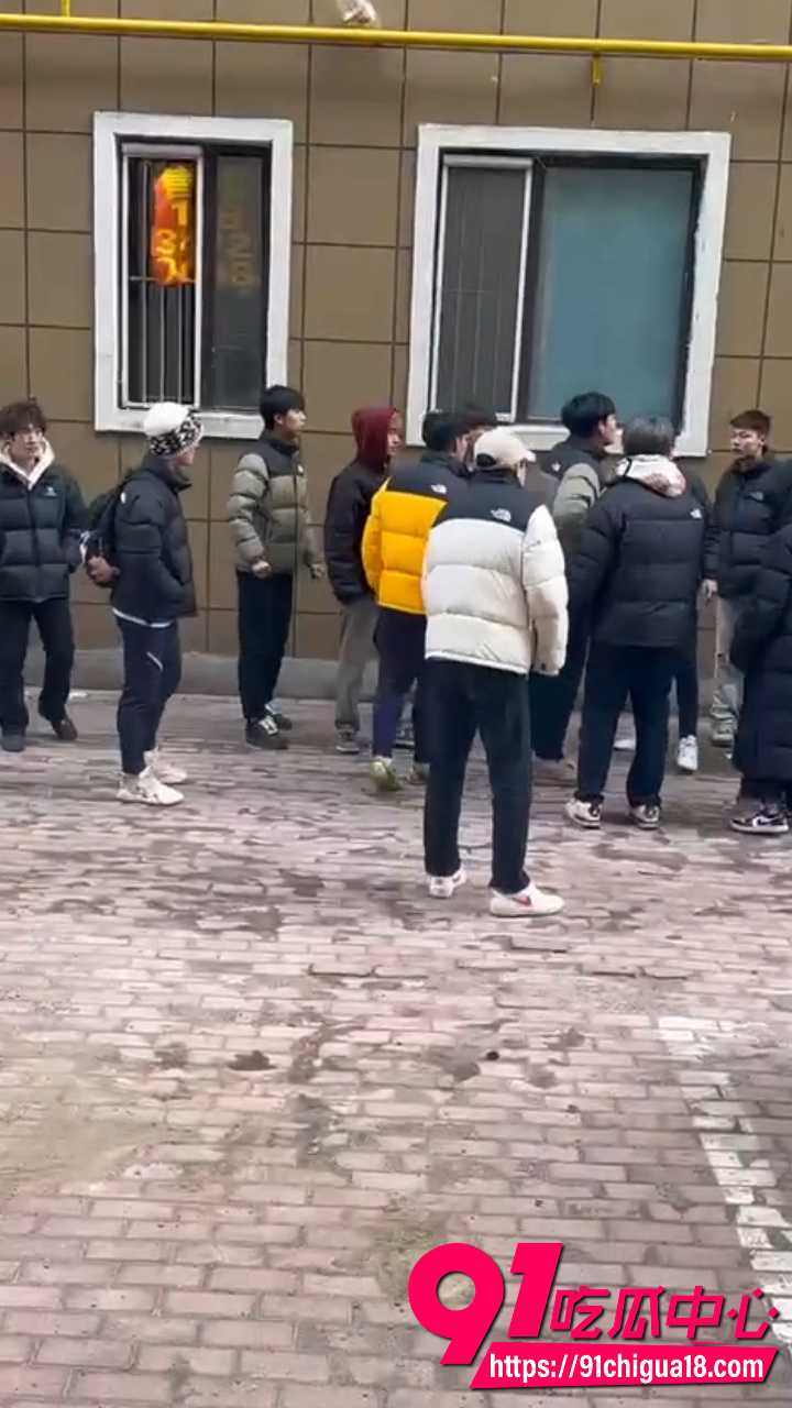 山东精神小伙单挑变群殴4