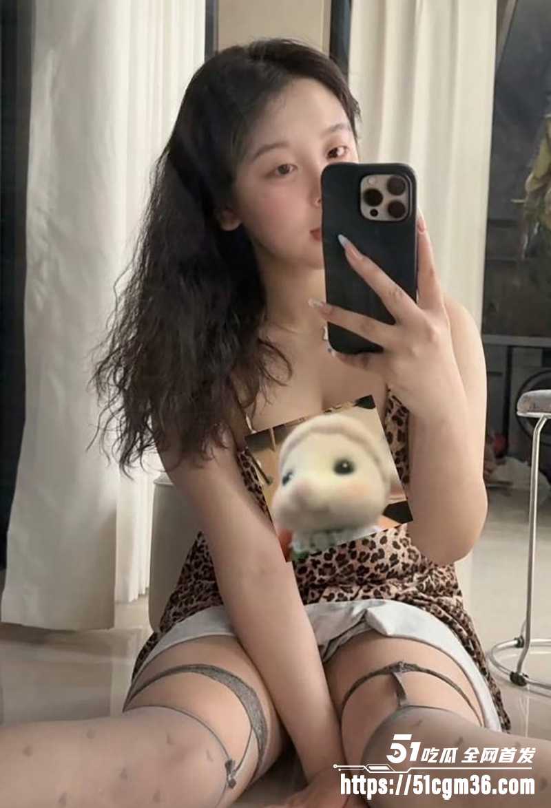 百万微胖女网红白桃乌龙茶下海视频流出8拷贝