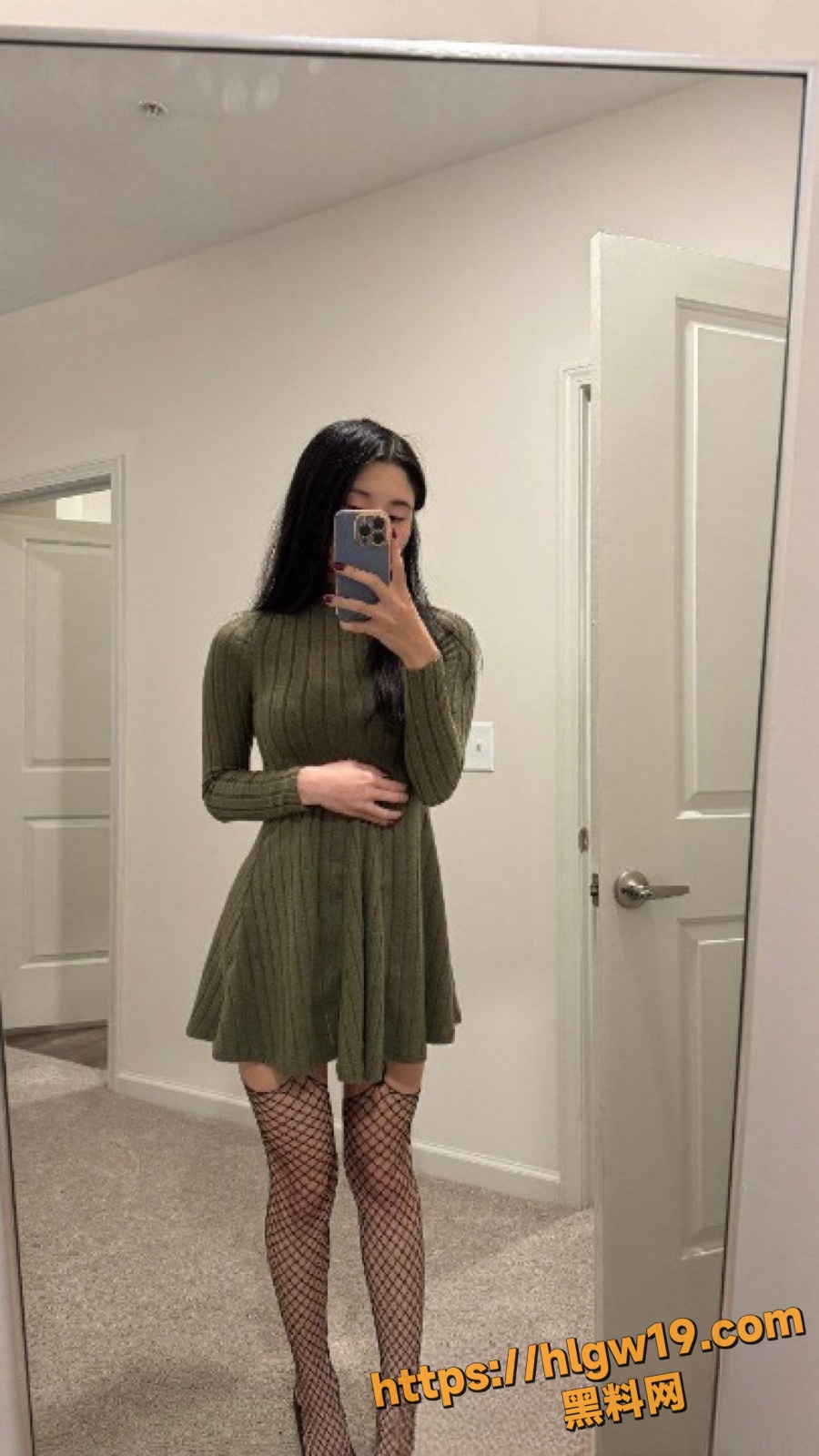 OF模特身材博主caroandlace订阅福利 完美身材压抑长相的反差婊各种网袜展示无毛嫩穴