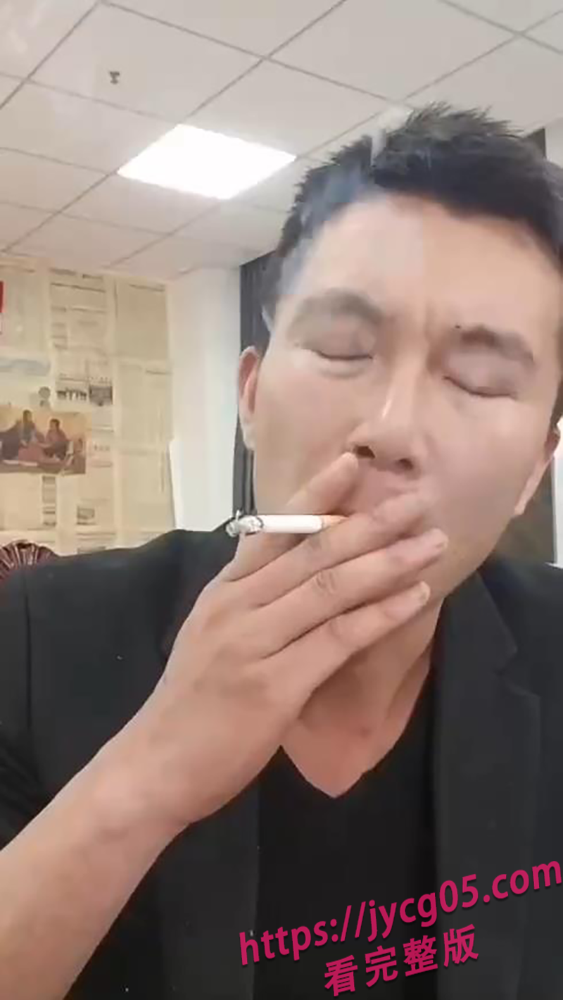 鞭炮塞进嘴里炸出血!低俗整活新下限!
