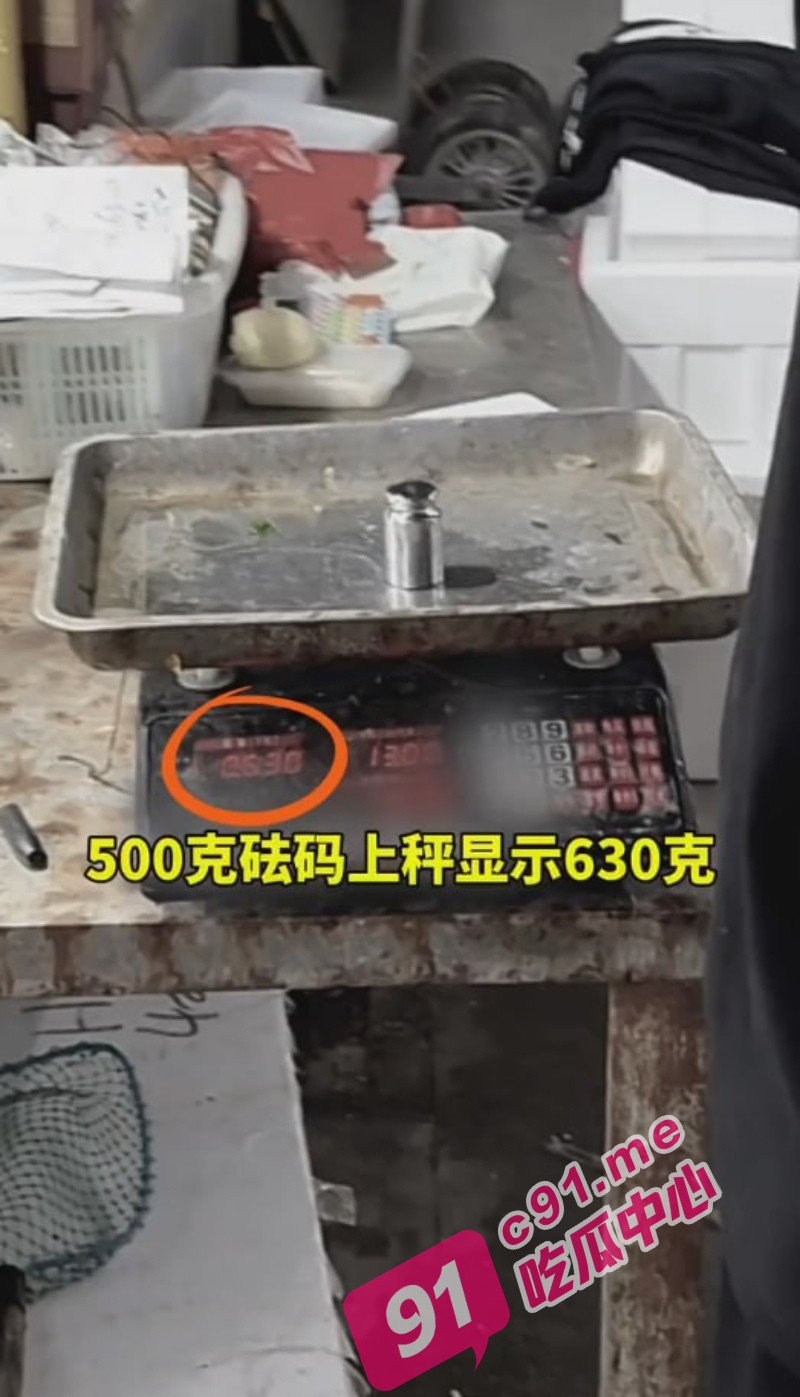 江苏连云港鬼称 商家与市场管理人员沆瀣一气 狂追举报人员打人抢手机