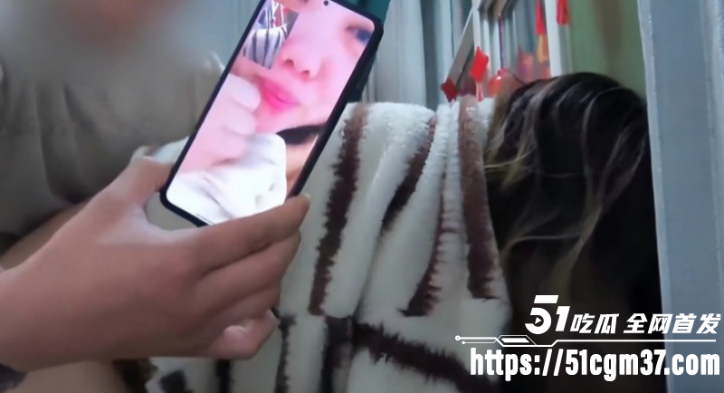 侄女小玲和炮友打电话做爱02