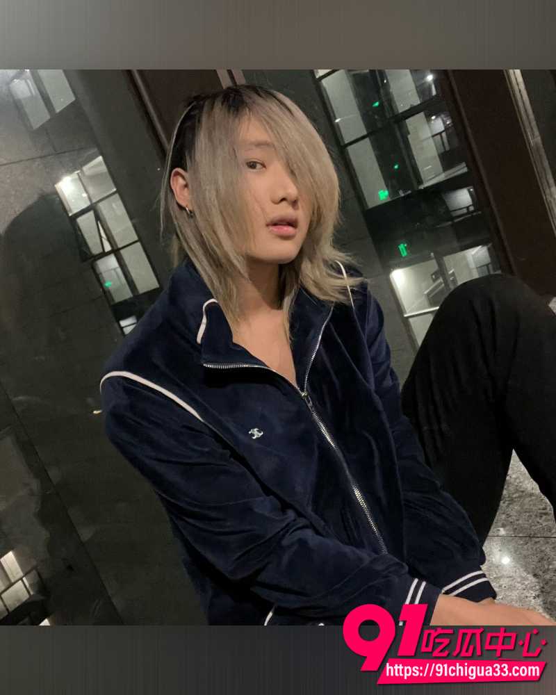 抖音网红英雄王李海伟人设崩塌 闺蜜实名曝其选妃骗炮吃软饭 甚至拍视频威胁！