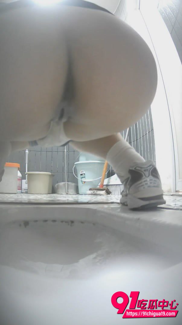 大神写字楼女厕偷拍视频8
