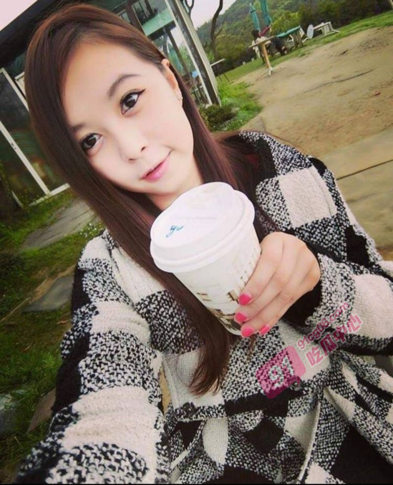 美女遭老板潜规则~上位骑乘一脸生无可恋 简直是鲜花插在牛粪上!