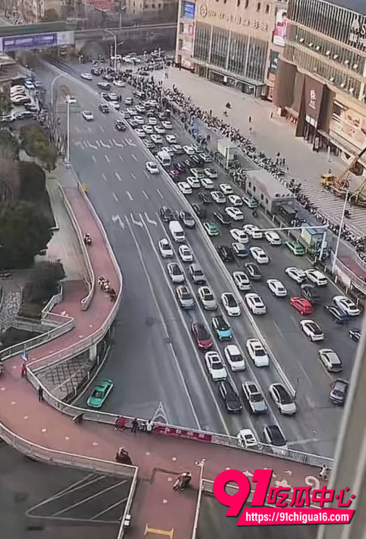 湖北纹身哥马路拦车现场1 湖北纹身哥马路拦车现场1