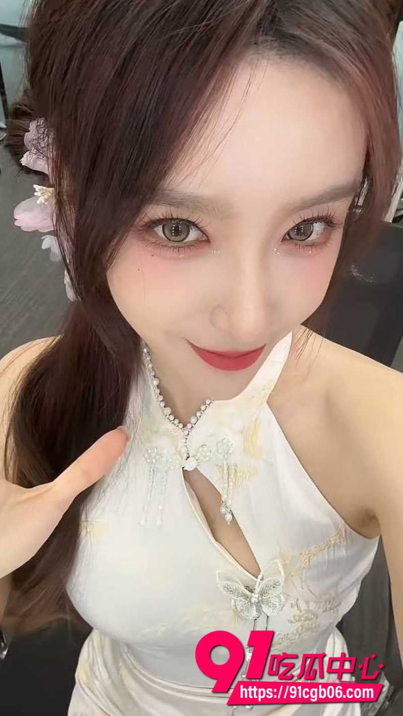 电竞女神 Rita 爆火AI脱衣系列 8