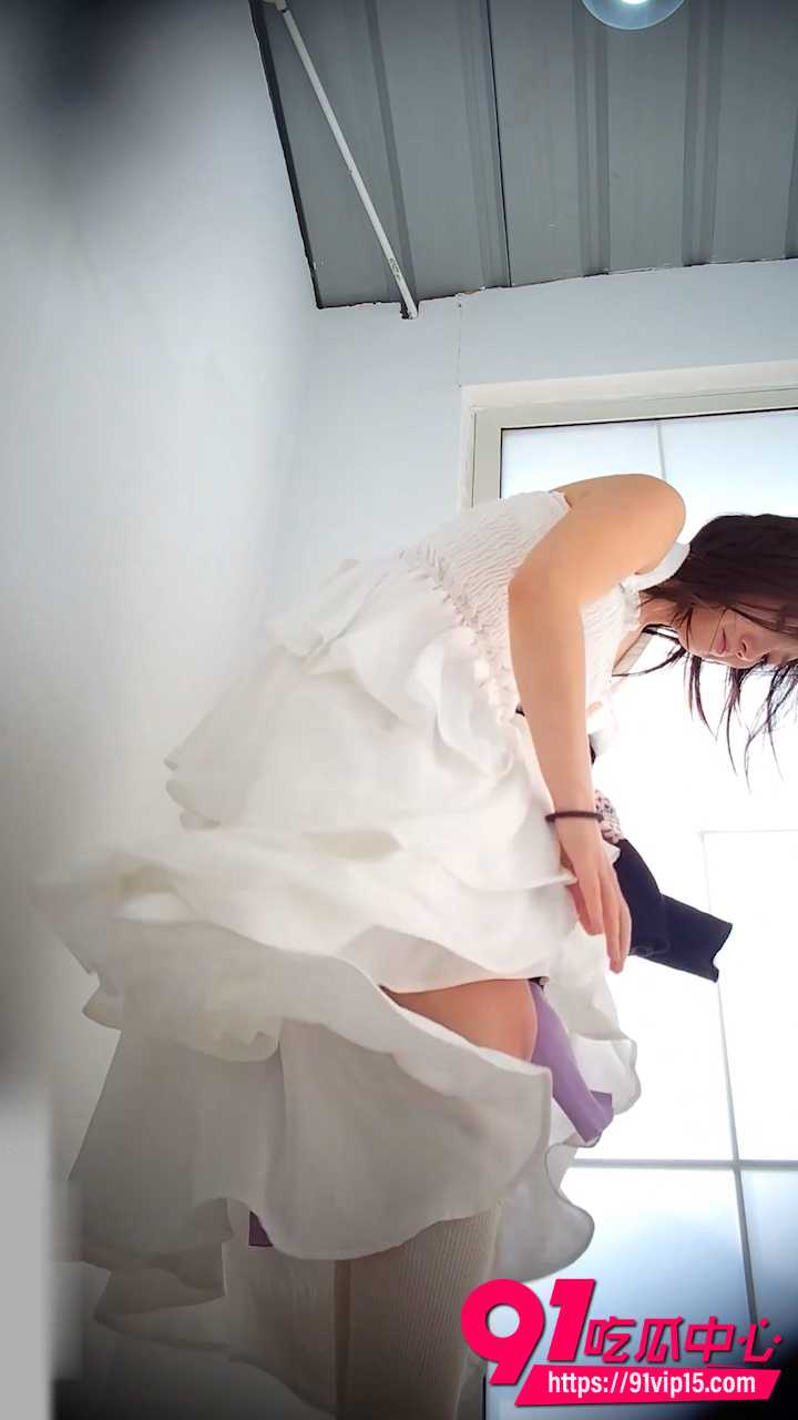 女公厕真实偷拍5 女公厕真实偷拍5