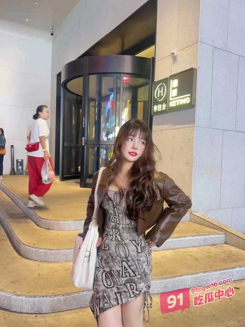 健身教练爆操女会员合集～巨屌横扫各种女神 从骨感御姐到健身辣妹！ 配图2