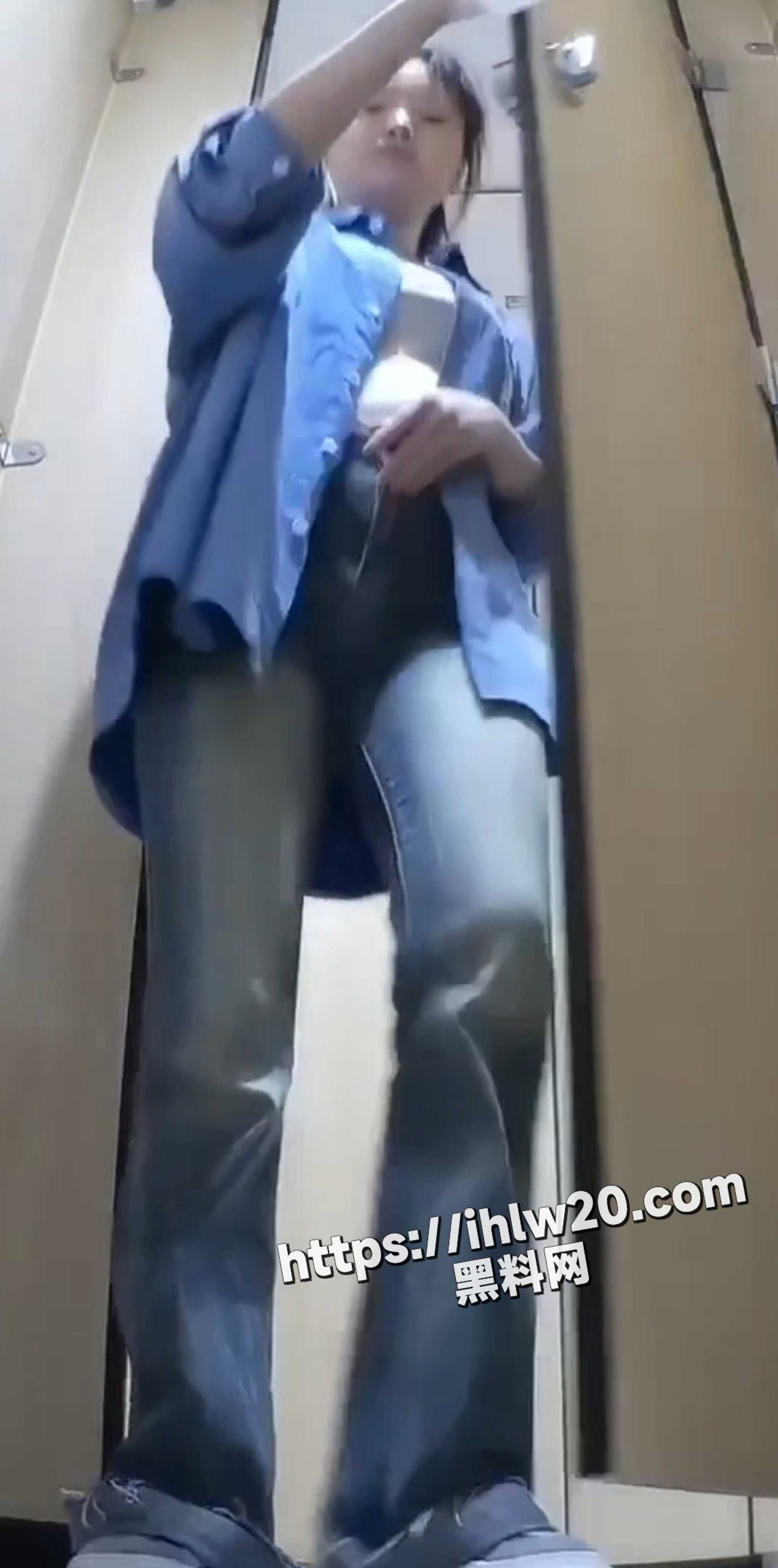 精品厕拍 外表光鲜亮丽的美女们各个都是反差婊 多个蜜桃臀菊花洞被开！