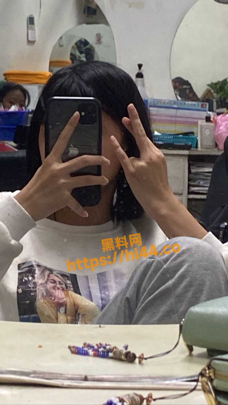 极品高中生宿舍内裸露淫穴抽插自慰 粉嫩的淫穴充满着青春的活力气息！