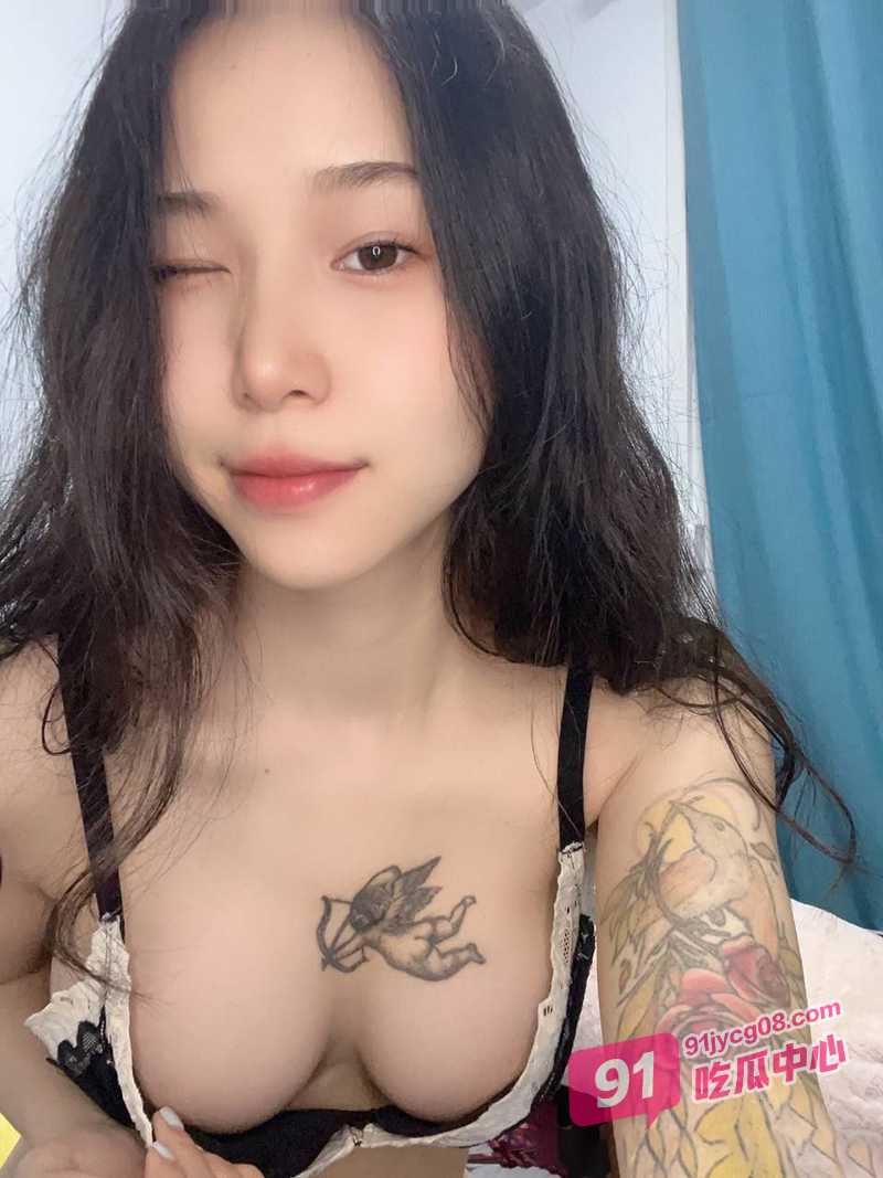 长沙花臂学生妹黄立瑶 自拍露点视频泄露 这奶子坚挺饱满得想嗦一口！