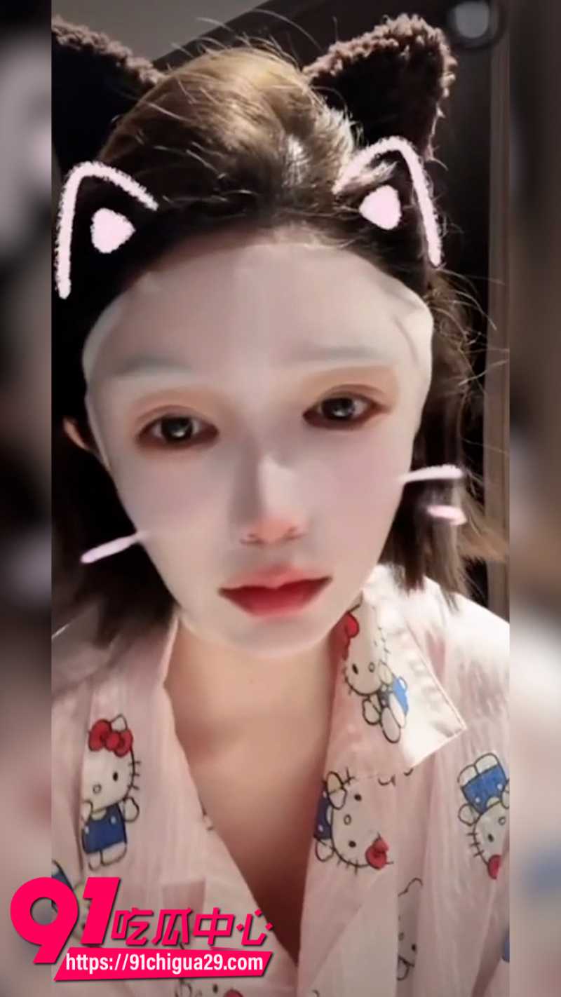 抖音170万粉丝网红梦希直播洗手不慎走光3