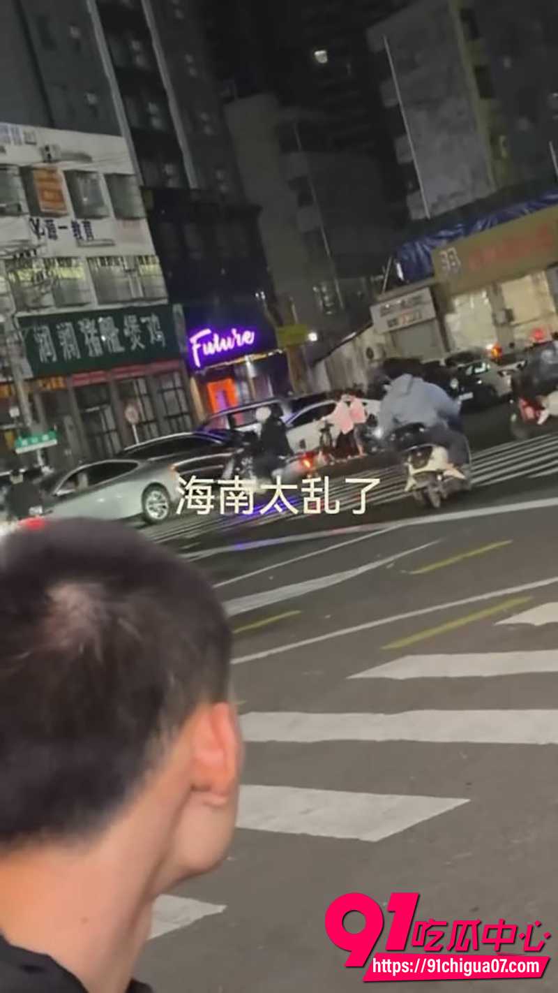 8精神小伙街头大乱斗抢地盘 5