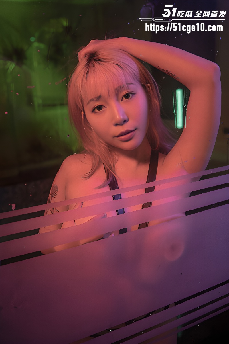 台湾巨乳模特 Stacy 最新大尺度写真 搔首弄姿自摸私处 赛博风加持更显诱惑！