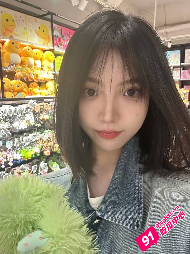 长沙师范学院极品反差嫩妹姚诗莹 长相很清纯的嫩妹和男友酒店开房吃鸡视频曝光!