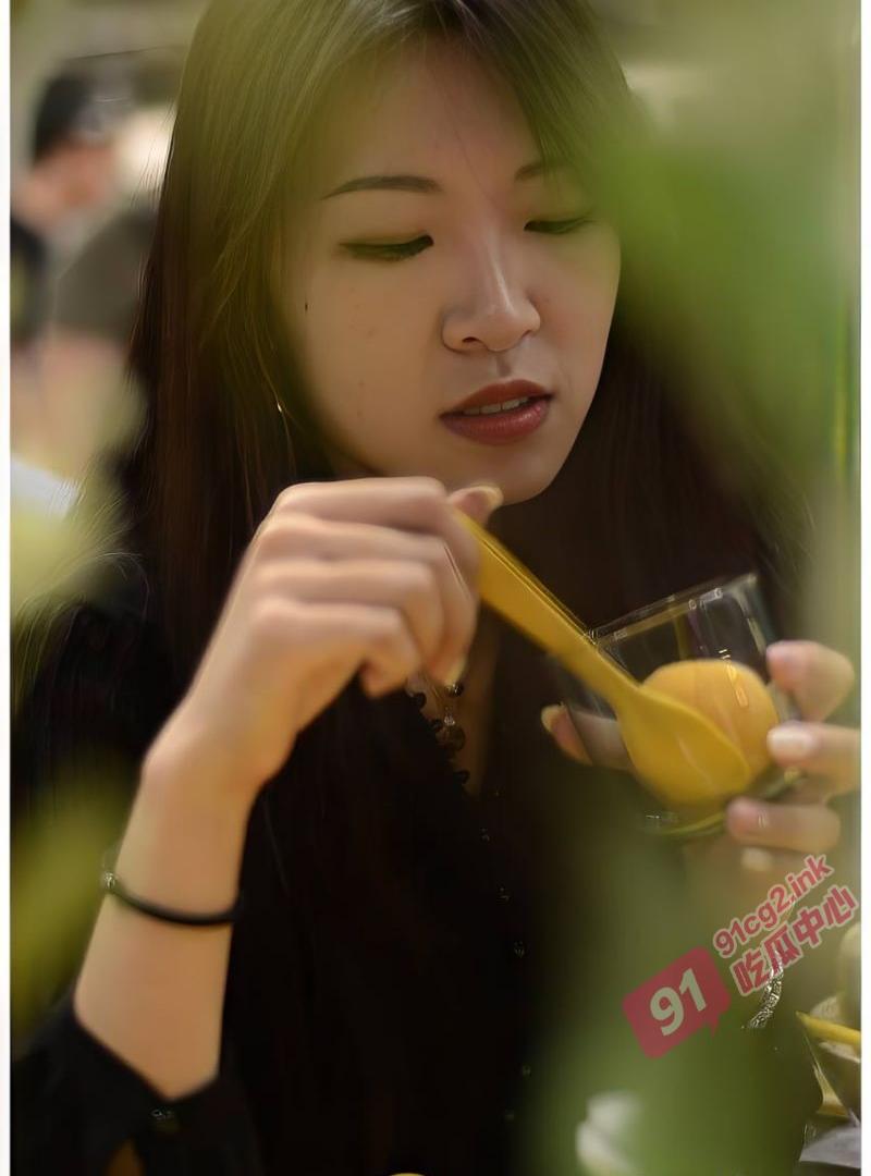 天津农学院反差学妹曾译萱～欠下4千裸贷以肉抵债！被暴力催债的人当狗一样羞辱！！