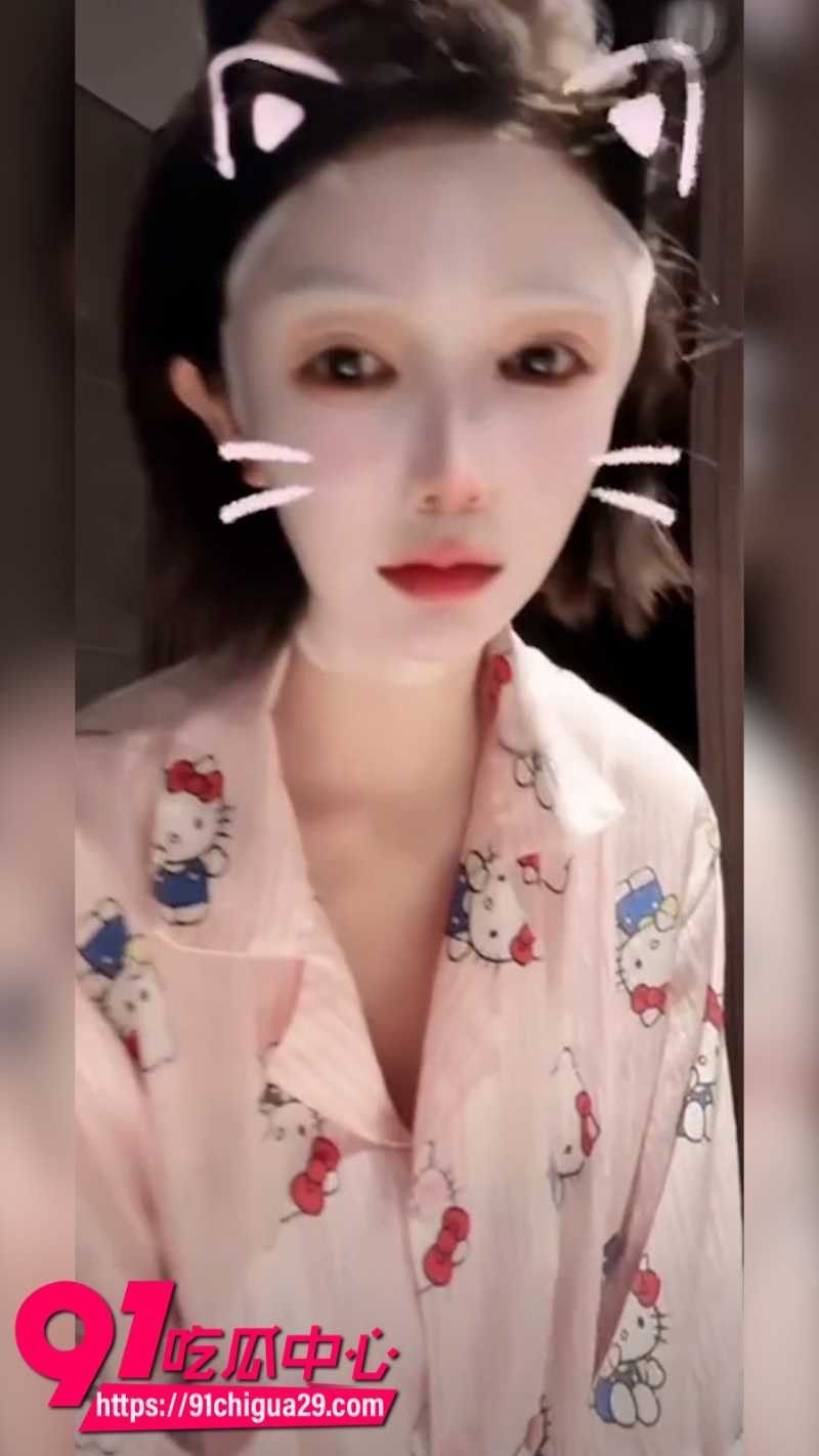 抖音170万粉丝网红梦希直播洗手不慎走光4