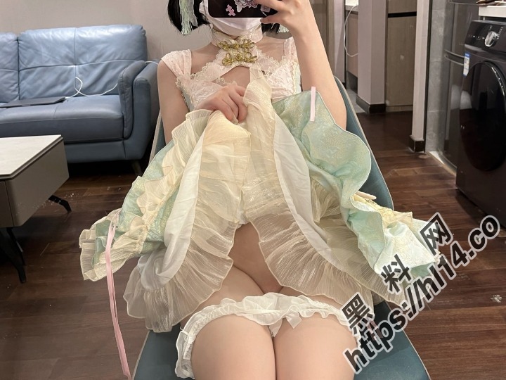 福利姬女友 猫屋少女 萝莉白虎逼穿着洛丽塔被无套狂操！