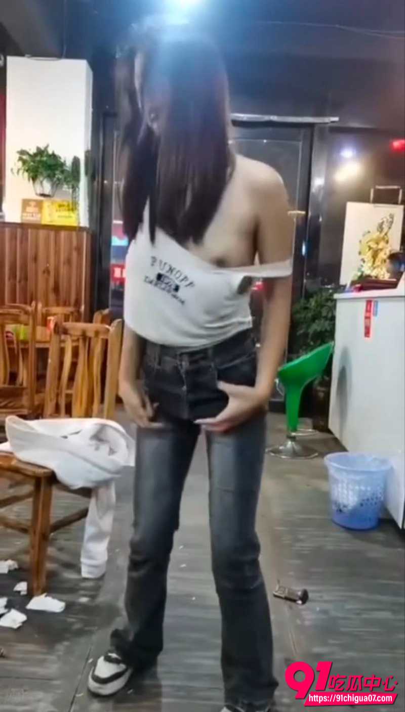 凯里女孩喝酒脱衣骚舞视频全网曝光7