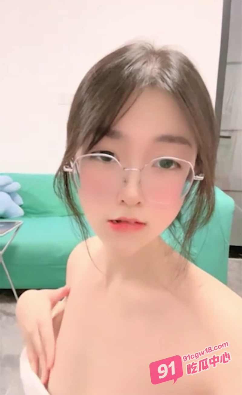 soul随机勾搭陌生人裸聊 绝美小妹调戏小哥哥撸管 soul上的妹子都这样嘛？ 配图