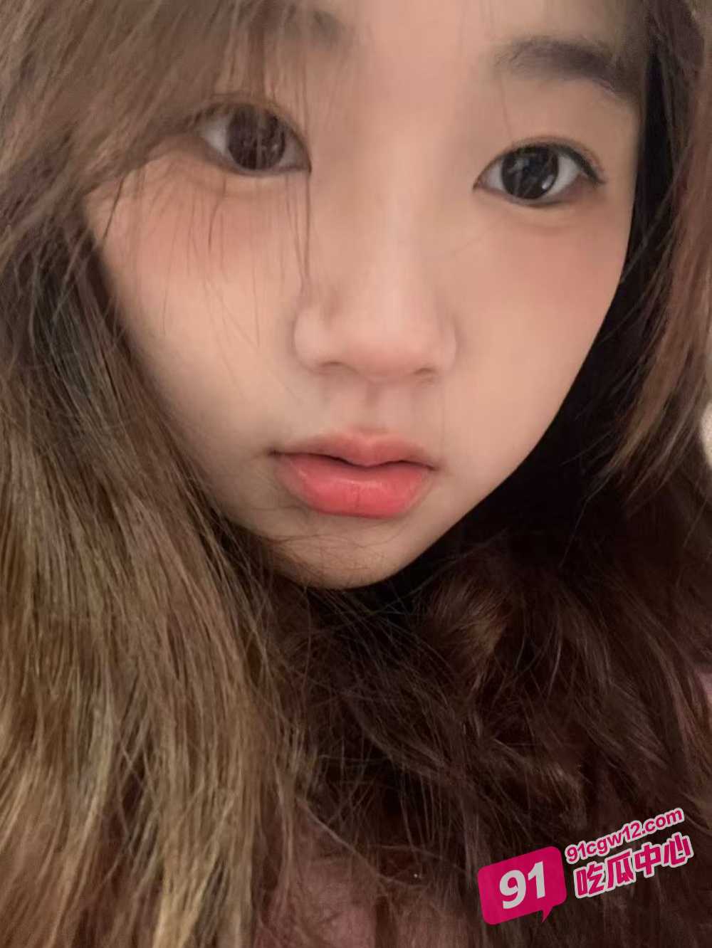 高颜值美女苏苏下海首秀身材火辣奶软水多 对着镜头大方吃鸡舔屌！ 配图2