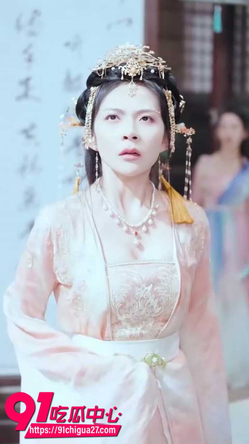 国产擦边短剧天骄女友退婚我反手攻略她师尊4 国产擦边短剧天骄女友退婚我反手攻略她师尊4