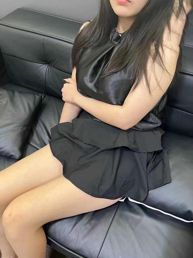 海角大神偷约老婆妹妹～性感小姨子穿黑色小礼服 三次射精场面强烈推荐！ 配图5