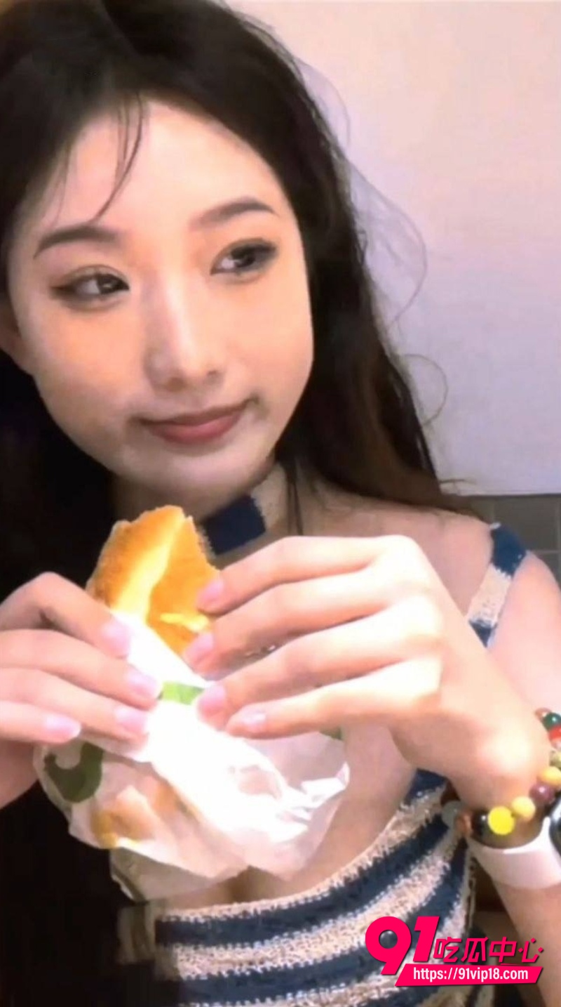 高颜值女大学生 1 高颜值女大学生 1