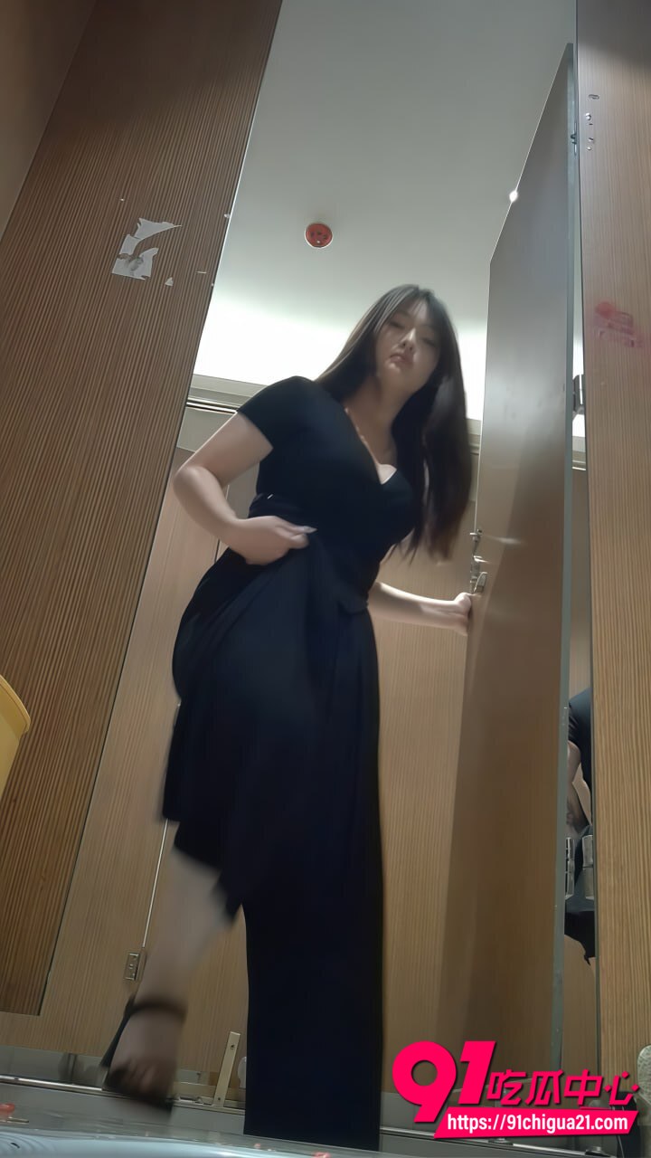 大神偷拍学妹上厕所精彩瞬间2