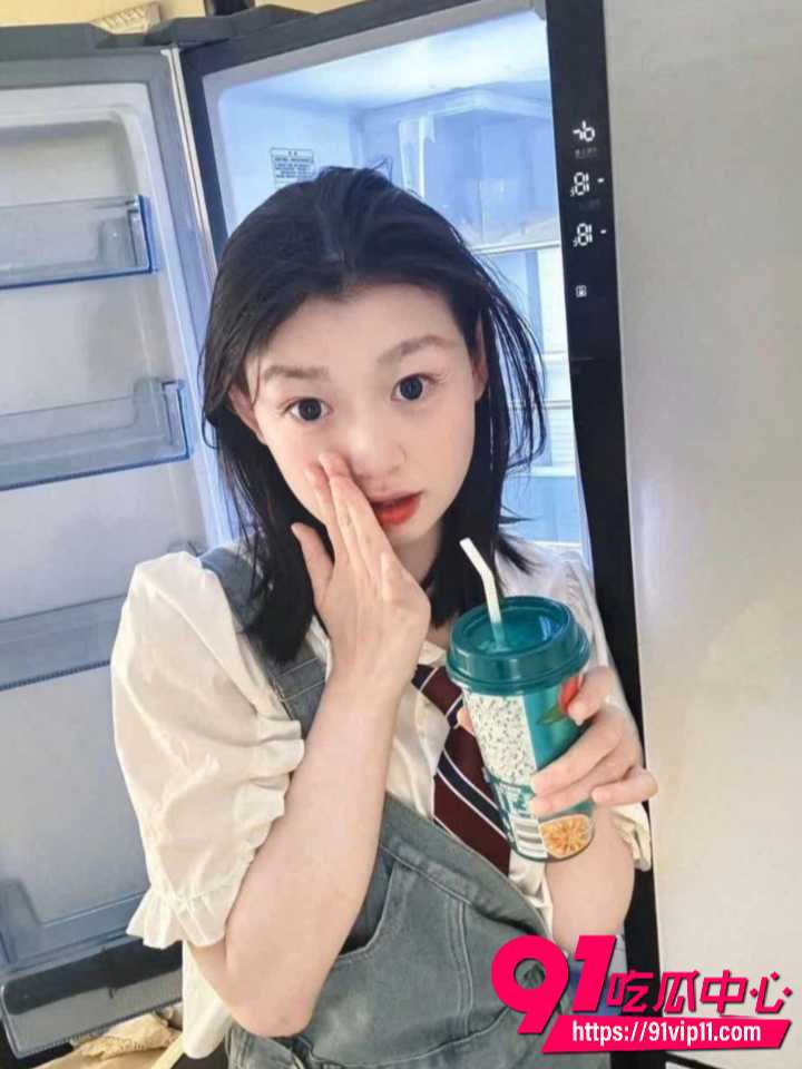 极品女大学生王梦娜 表面正经私下是个骚母狗 撅着屁股边被操边自慰 大学生最新私密资源完整曝光