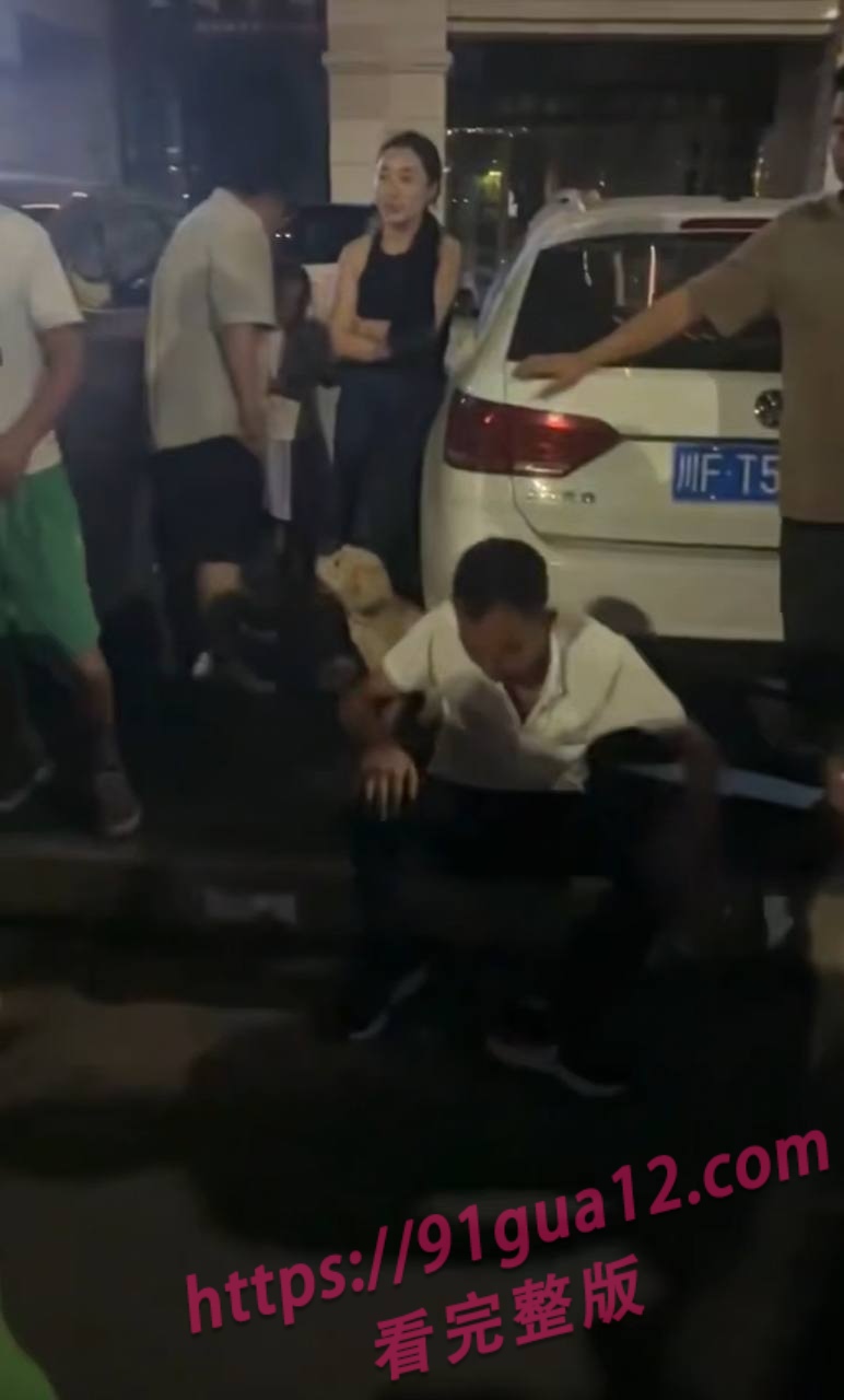 大快人心！眉山市某变态约小妹妹到线下 被女孩爸爸爆揍 配图4
