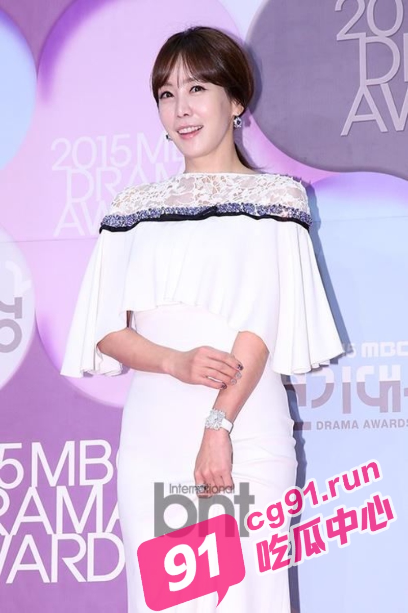 韩国女演员金廷恩隆胸监控流出 半裸检查隆胸 原来你也是科技啊！