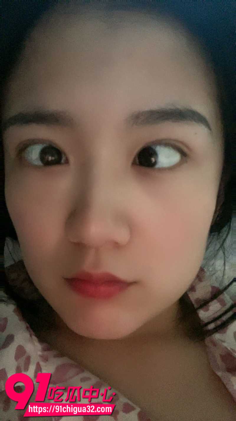 瓜友投稿山东淄博女留学生李欣韦 背着男友出轨偷情 饥渴小母狗在酒店主动吞精骑乘